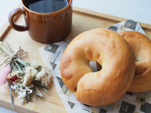 おやつタイムイメージ ベーグルとコーヒー