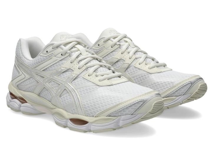 画像: GEL-CUMULUS 16（ゲル キュムラス 16） ホワイト/クリーム ￥18,700（アシックスジャパン） ※3月6日発売 出典：アシックスジャパン
