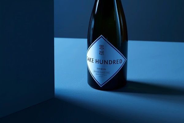 【東京都中央区】桜をイメージした空間で日本酒をテイスティング。「SAKE HUNDRED」がポップアップ開催