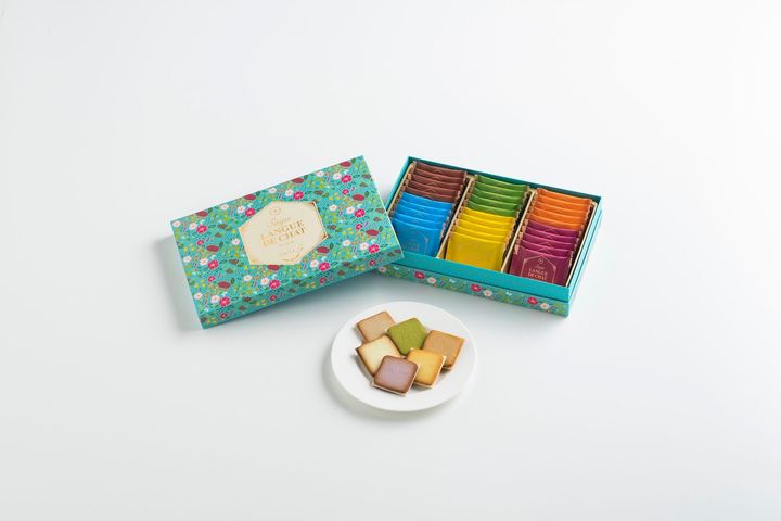 「サク ラング・ド・シャ アソート」30枚入 ¥3,456 それぞれ異なる味わいと色合いが揃い、箱を開けた瞬間の華やかさも魅力のひとつです