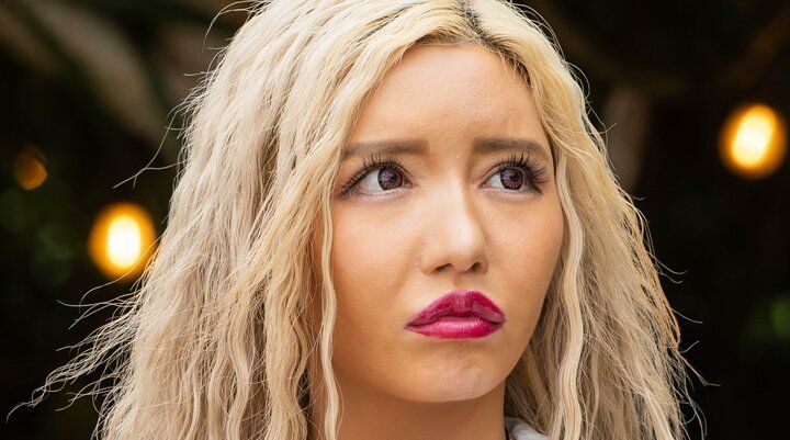 【写真・画像】「元カレは詐欺師で…」32歳・元ギャルサーのリーダー、壮絶な過去を告白「ヤバエピじゃん」の声 1枚目