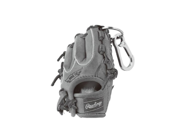 本物のグラブの革を使った、ガチなキーホルダー