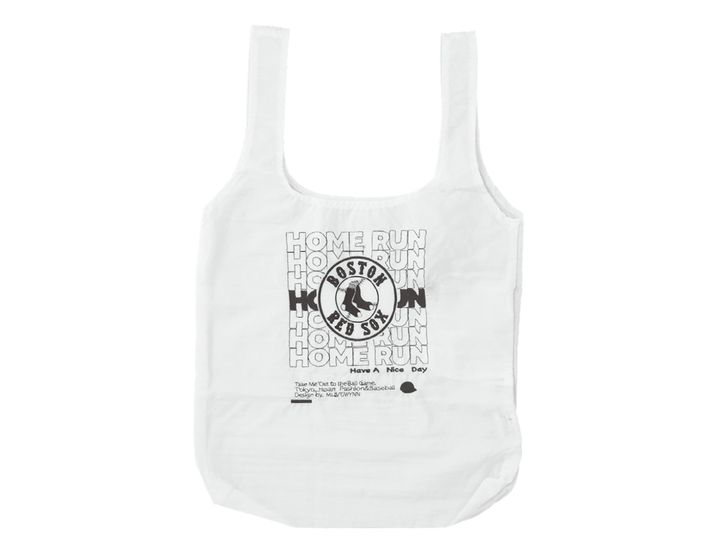 チームロゴとホームランがかわいく刺繍されてます