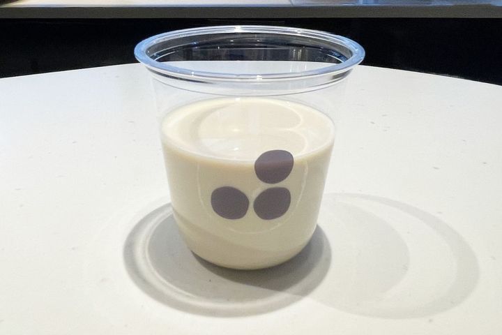 「しろぶりゅー（黒糖）」クリーミーミルク750円