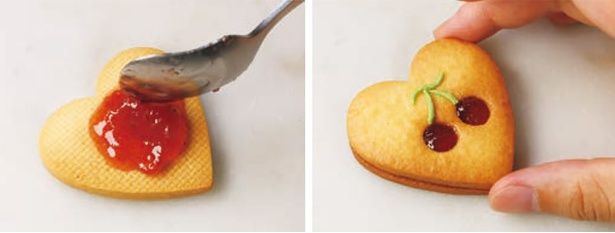 穴のある方のクッキーで優しく力を入れて挟む （C）きゅうり／KADOKAWA