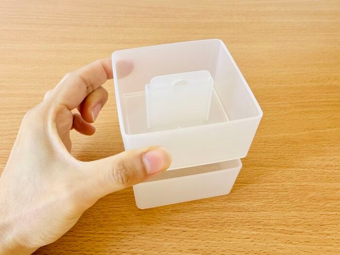 【セリア】『2段式』収納で冷蔵庫がスッキリ♪「無駄な空間がなくなった」「仕分けもばっちり」