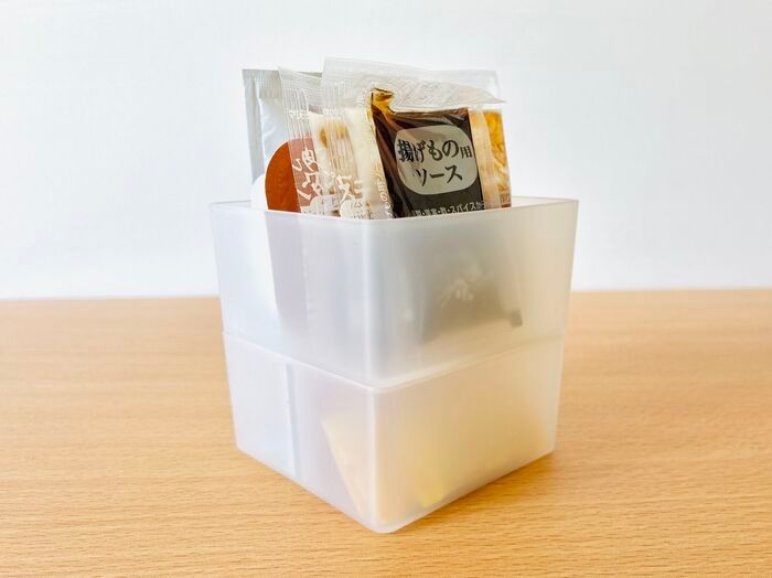 【セリア】『2段式』収納で冷蔵庫がスッキリ♪「無駄な空間がなくなった」「仕分けもばっちり」