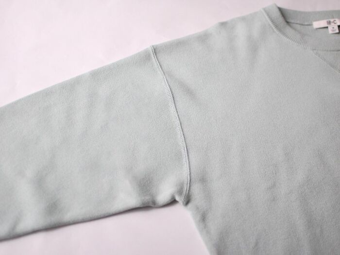 【ユニクロ：シー】え、12色もあるの？スウェットのような着心地で40代にも大人気。春コーデにイチ押しです