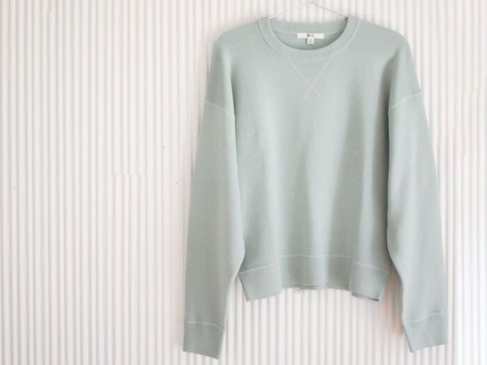 【ユニクロ：シー】え、12色もあるの？スウェットのような着心地で40代にも大人気。春コーデにイチ押しです
