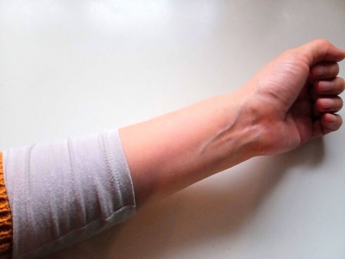 セーターの袖、もう濡らさない！道具ゼロでピタッと止まる裏ワザが便利すぎた。