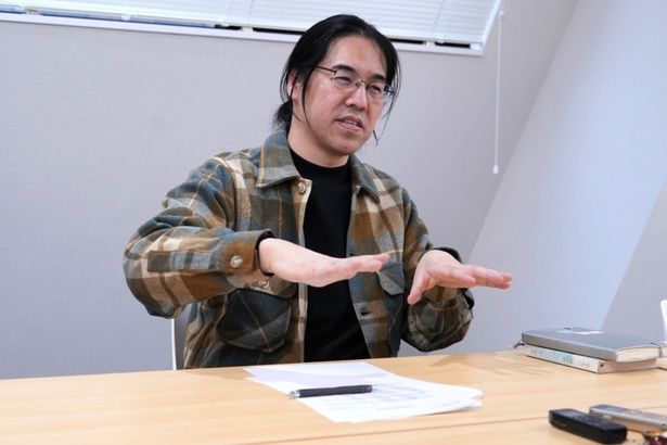 「いまこそ、人の手の仕事が輝く瞬間」だと語る四宮義俊監督