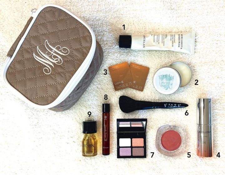 1.「アルジェラン」のハンドクリーム。2.「ラシャトン」の漢方バーム。3.「リポシー ビューティ」の使い切り美容液。4.「ESS」の美容液は潤いとハリ。5.「ビオールオーガニクス」のチークで血色を。6.「yUKI TAKESHIMA」のメイクブラシ。7.「AINOKI MEBUKI」のアイシャドウ。8.「ニフ」のヒノキのロールオン。9.「アスティエドヴィラッド パルファン」は白檀×スパイシーな香りをレイヤードに。