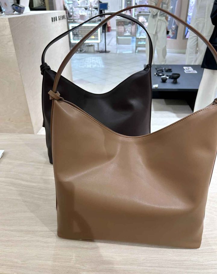 画像: 【ROH SEOUL】PULPY HOBO BAG各¥48,400 rohseoul.jp