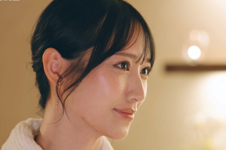 【写真・画像】水着の紐をずらされペタリ…伝説の