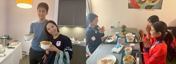 「Power Gyoza DON」を食べるフィギュアスケートの選手たち（C）JOC／味の素社