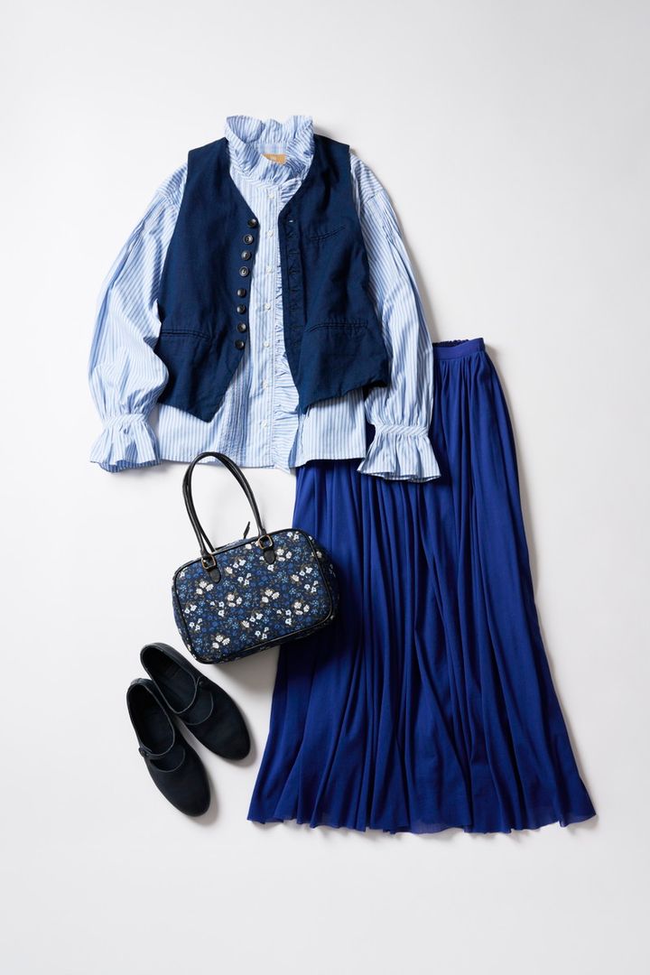 ストライプのフリルシャツならトラッドなん雰囲気に