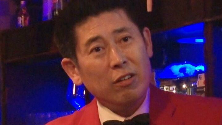 【写真・画像】「美しい奥さま！」マギー審司の家族写真にスタジオ沸く 3児の父、名古屋を拠点に活動 1枚目