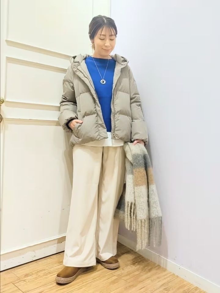白パンツならダウンでも清潔感＆きれいめに