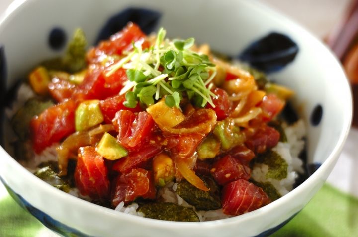 簡単！マグロとアボカドのハワイ風アヒポキ丼