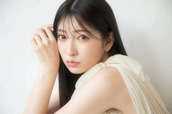 吉田朱里：美容知識はプロの域！ プロデュースを手掛ける「b idol」のコスメもベスコス受賞多数。
