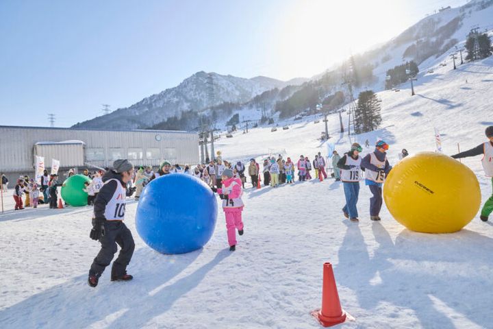 雪育新潟フェス＠苗場雪上大運動会大玉転がし