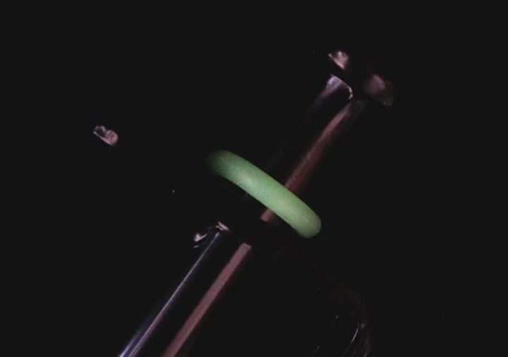 ダイソー 鉄製ペグ（20cm、ペグマーカー付） 蓄光