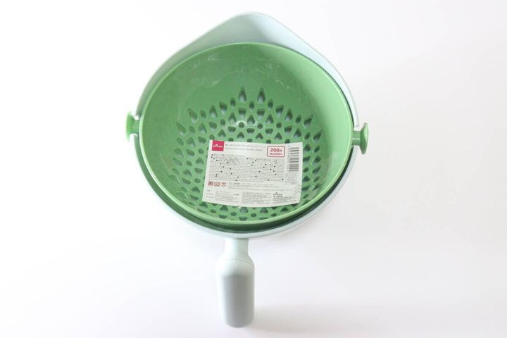 ダイソーの取っ手付水切りザルボウル グリーン