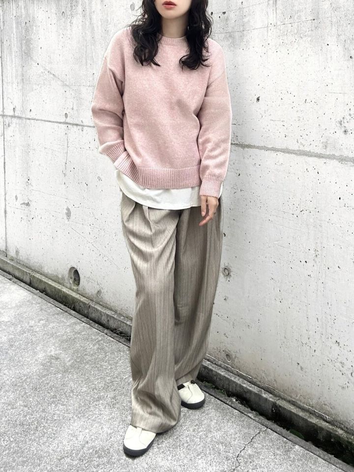 2026春大人女性おすすめピンクニットレイヤードコーデ