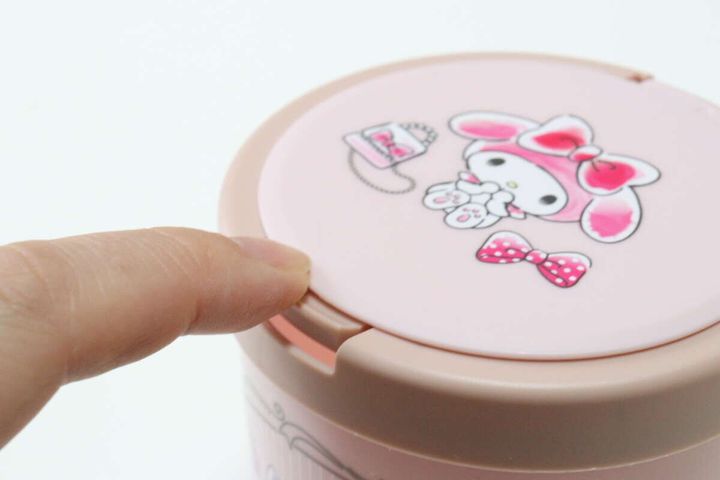 ダイソーのワンタッチで蓋が開く綿棒ケース