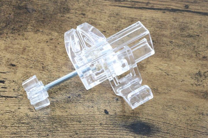 丸パイプ用はさんで取り付けフック ネジ