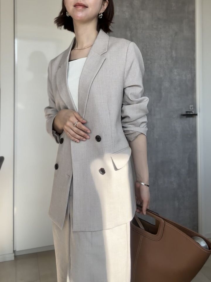 GUダブルブレストジャケットセットアップとタンクトップコーデ