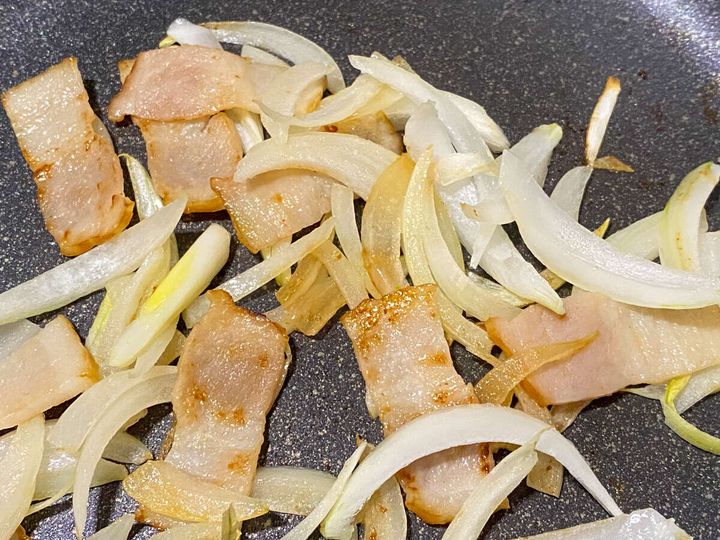 たまねぎを加えて炒める。