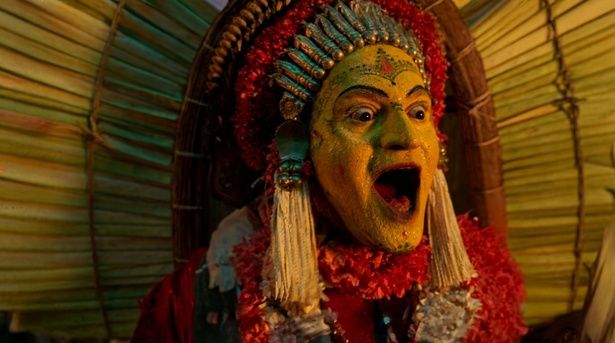 【写真を見る】リシャブ・シェッティが監督、脚本、主演すべてをひとりで担当した [c]2022 Hombale Films. All rights reserved.