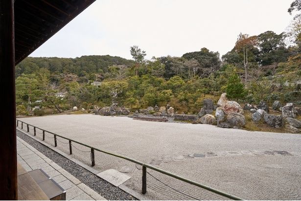 小堀遠州作の「鶴亀の庭(特別名勝)」