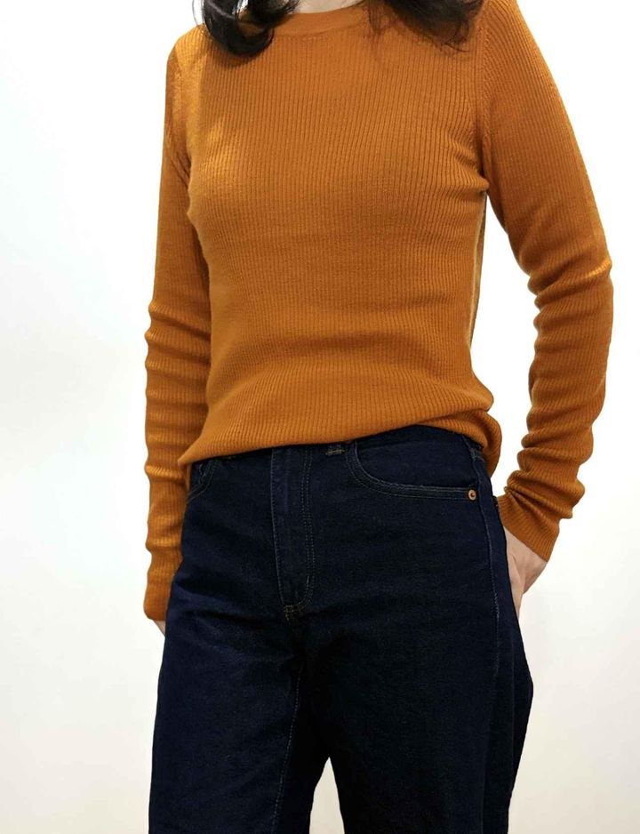 画像: オレンジリブトップス ✕ デニム