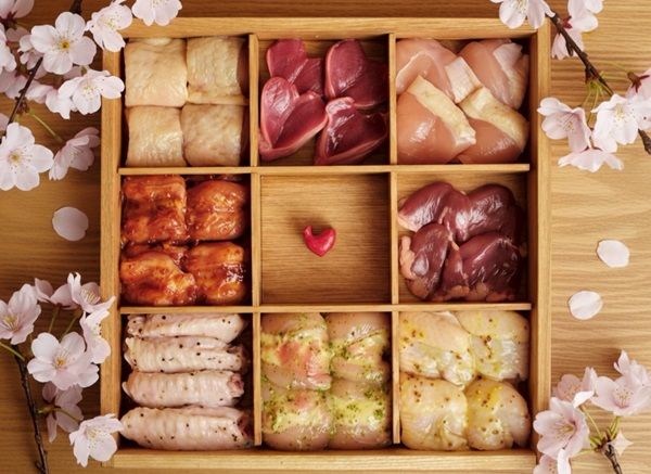 【東京都港区】「鳥焼と鳥鍋 囲」の極上花見企画の予約開始！大窓一面の桜と春の味覚を堪能しよう