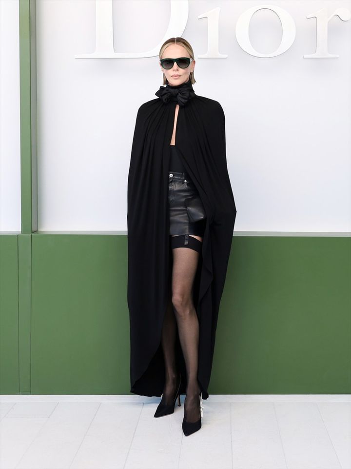 ディオール「2026‐2027年秋冬コレクション」に来場したシャーリーズ・セロン （C）Getty Images width=