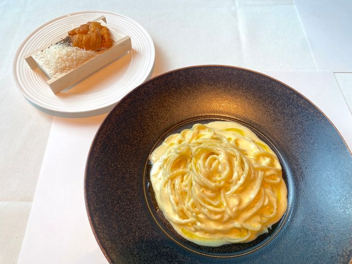 「ビストロ シロ」生雲丹のカルボナーラ