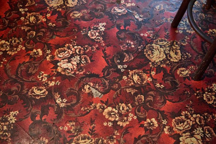 レトロな花柄の床