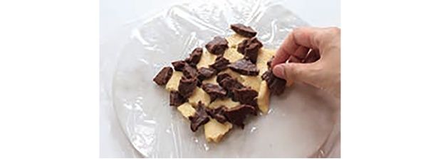 適当な大きさにちぎってランダムに並べる （C）きゅうり／KADOKAWA