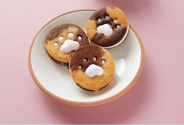 ぷにっと食感を楽しむ！肉球マシュマロサンドクッキー （C）きゅうり／KADOKAWA