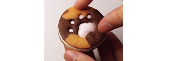 加熱したマシュマロを挟み、冷ます （C）きゅうり／KADOKAWA