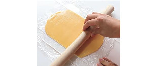 均一な厚みにすることで焼きムラをなくす （C）きゅうり／KADOKAWA