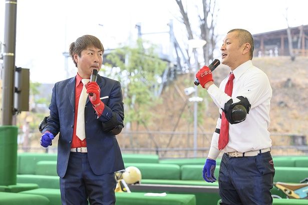 「寒さを感じないくらいおもしろかったです！いい風でした！」と語る2人。福田さんは「最後のヘアピンもけっこう急なんで、あそこうまく回れたらすごくおもしろい」とコツをつかんだよう。一方の益子さんは「本当にガタガタしていました。ただ走るだけじゃなくて、オフロードを走れるっていうのがすごく冒険心をくすぐるので、子どもたちはすごくよろこぶと思う」と魅力をアピールした 【撮影＝阿部昌也】