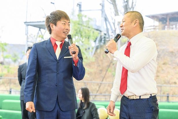 久しくバイク乗ってなかったという福田さんは「イメトレしなきゃいけないなと思って、『AKIRA』を見てきました」と挨拶。それに対し益子さんは、「まあまあウケた。いいぞいいぞ」と相方のコメントを優しく受け入れた 【撮影＝阿部昌也】