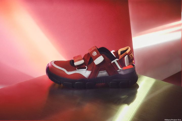 各機体の象徴的なカラーリングを、単なる再現にとどまらず、ファッション視点で再構築することで、タウンユースに適した洗練されたデザインへと仕上げている。