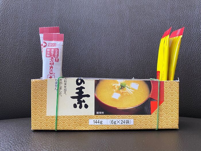 スティック調味料の「立てる収納」に超意外なモノが活躍♪どこの家にもありますよ