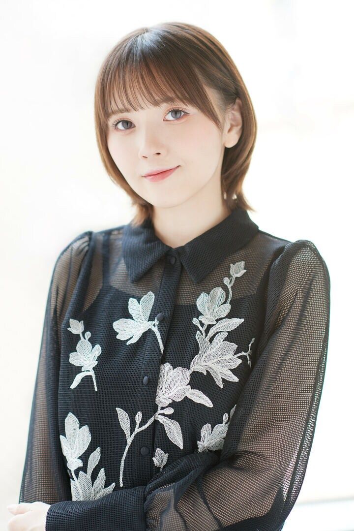 鬼頭明里のアー写