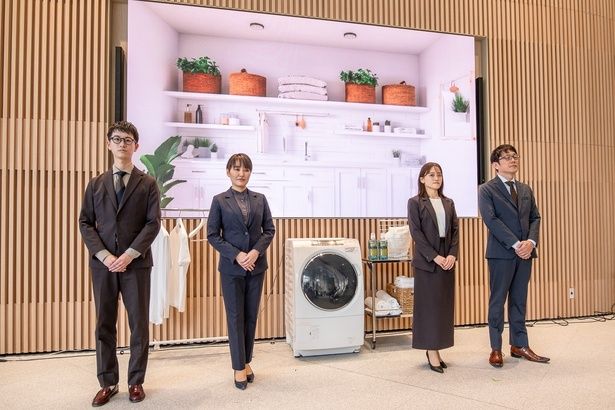 発表会当日、両社の社員がモデルとなり「NANOX × FABRIC TOKYO SPEED WASH ONE」を披露した