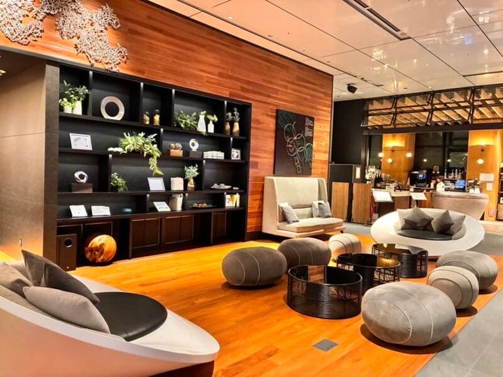 エントランスをハイってすぐ